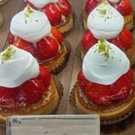PATISSERIE AVENIR MERVEILLE - いちごのタルト700円になりました
