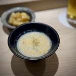 鮨 西崎 - 冬に嬉しい♪白魚の豆乳汁。
      優しく、温かい。