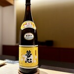 鮨 西崎 - 特に、つまみとお酒のペアリングは、大将の得意とするところ。
      この夢心は、あん肝と。
      お酒とあん肝の味わいの膨らみ方がシンクロするとのこと。幸せマリアージュです(^^)