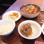 四川料理 品品香 - たくさんたべられます