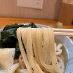 手打ちうどん 上を向いて - この日はキタホナミの麺