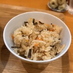 手打ちうどん 上を向いて - 絶品かやくご飯