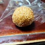 HITOTSUBO BAKERY - ごまだんご140円。