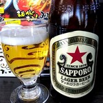 中華麺房 東龍 - 先着は「サッポロラガー瓶ビール」❗禁酒一ヶ月明けの一杯は旨しლ(´ڡ`ლ)　これぞ琥珀色に輝く✨一杯は至福なものです(๑´ڡ`๑)