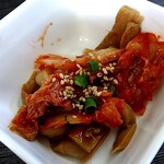 中華麺房 東龍 - お心遣いの嬉しいサービスおつまみは「キムチ＆メンマ」☆　これまた旨し♭