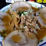 中華麺房 東龍 - 角度を変えてパチリ♯ 挽肉•もやし•葱•メンマ等トッピング類も充実(^o^)d