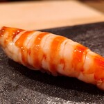 鮨 実紀 - 車海老（ワサビなし、出汁でつけている）