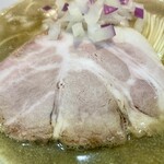 ヌードル＆スパイスカレー 今日の1番 - 大きなチャーシュー ※店主からのクリスマスプレゼントと、、、(感謝しかありません！)