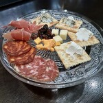 トミジャズ - 生ハムとチーズの盛り合わせ