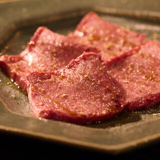 "Enjoying Deliciousness, Little by Little: The Ultimate Way to Savor Yakiniku"