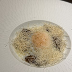 大阪鉄板焼き 神戸牛 TATARA - 温玉とセップ茸のフリカッセ