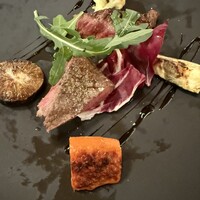 Osteria UVA RARA 横浜 - とちぎ霧降高原牛ロース肉とこだわり野菜の炭火焼き