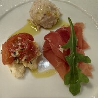 Osteria UVA RARA 横浜 - カプレーゼ、ツナのポテトサラダ、ハモンセラーノ