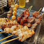 おちょこ - 出来立てご賞味ください。パックでお出しします。このまま持ち帰ってもオッケーです。ドリンクは2本まで持ち込み可能です(持ち込み料1本につき110円頂戴します)