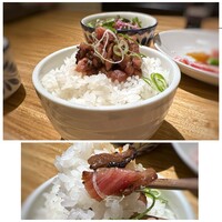 福岡焼肉kintan - ◆炙りユッケ丼・・ご飯は「白ごはん」か「麦飯」から選べるので｢白ご飯」で。 ユッケは軽く炙ってあり、甘みを感じます。ご飯もツヤツヤ。(＾∇＾)