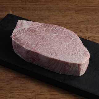 最上級牛肉のみを仕入れるため、日によって違った部位が登場