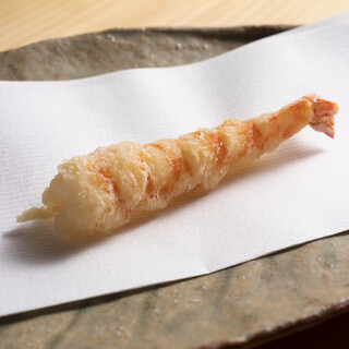 異なる味わいや食感を交互に。変化に富んだ天ぷらのフルコース