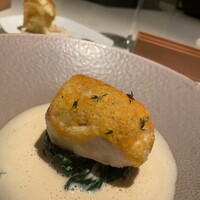 プレヴナンス - チヂミほうれん草　ヒラメ　マッシュルームにんにくとパン粉を焦がしたソース