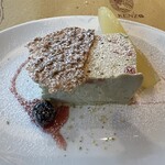 Trattoria Da KENZO - クリスマス仕様　ピスタチオのアイスケーキ