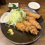 とき和 - 牡蠣フライ五個とサービスの海老フライ