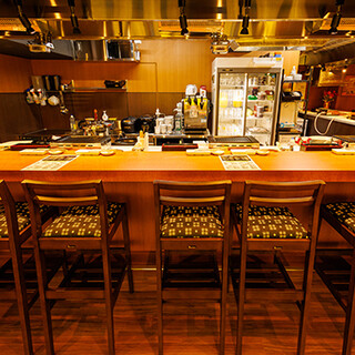 ジュージューいう音を楽しめる、特等席のカウンター体験をぜひ味わってや！