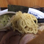 麺屋 ごとう - 「チャーシューメン」（1,150圓）
      「（トッピング）わんたん（4個）」（200圓）、麺アップ。