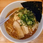 鶏そば 小箱 - 令和6年12月 夜営業時間(18:00〜24:00)
中華そば 税込820円