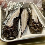 どぜう・四季料理 やぶや - なんという悪いツラ構え、笑
      こんな顔して美味しいんですから面白いですよね！
      で、オコゼといえば背ビレの固い毒針ですが、それはもちろん綺麗に落としてあります。