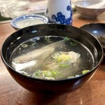 どぜう・四季料理 やぶや - 真鯛の吸い物（¥630税込）
      今夜の〆、うう〜ん♡沁み渡る〜(*´ω`*)♡
      めちゃくちゃおいし〜い♪ 
      魚の下処理をしっかりしてるから臭さなど皆無です(^^)