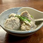 どぜう・四季料理 やぶや - 濃厚な鶏の出汁、身がほろっとほぐれる手羽元、そして軟骨の食感も楽しい鶏つみれ♡めちゃくちゃうまいです！！！
