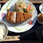 こまつや - 右のはカニクリームコロッケです。(通常はついてません)