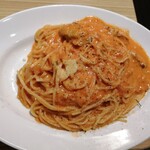 イタリアンバル AMIGO - 牡蛎と玉葱のトマトソースパスタ大盛り