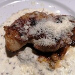 イタリアンバル AMIGO - ハーブでマリネした鶏もも肉のロースト・マスタードクリームソース