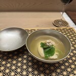 鮨 冨味 - 先ずは真鯛と白子のお吸い物です。