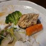 キッチン ブルー グローブ - 茄子、人参を添えて