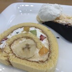 キハチカフェ - 料理写真:ガトーセレクト1,452円（キハチトライフルロール、バスクチーズケーキ）