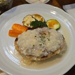 キッチン ブルー グローブ - 鶏挽肉と長芋のハンバーグのアップ