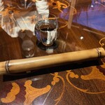 茶館きっかわ 嘉門亭 - 一番お庭が綺麗に見えるテーブル席をご案内頂け………開けてみて下さい！と……