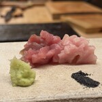 鮨 冨味 - 鰤の赤身と大トロ