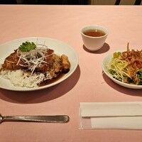 シェフス - パイコー丼 1,200円 　サラダ付き