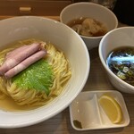 支那蕎麦 澤田 - 昆布水つけ麺　1150円　肉.海老ワンタン各1   130円