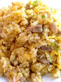 Ryu U Mon - 鶏肉炒飯　チャーシューの変わりに味付き鶏肉を使い、子供から大人まで美味しく楽しめる様に作りました。重たくないので、様々なタイミングで召し上がれます。
