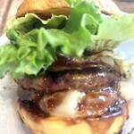 オレンジバーガー - 照焼きソースの隠し味は手作りベーコンの脂。遠くでスモーク感がする