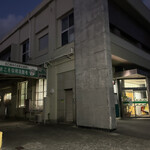 かまちゃん - 路地の駐車場と反対側にはJAさんがあります。