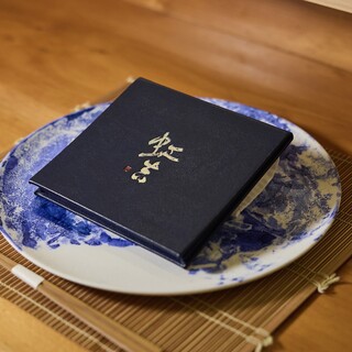 藤本氏の魚に惚れ込む、全国各地のトップシェフが調理を担当。