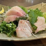 焼きもの家 慶 - 刺し盛りハーフ。寒ぶり、イサキ、ウマヅラハギ♡