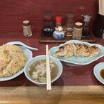 園春 - チャーハン¥600大盛り¥100と餃子¥380