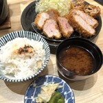 とんかつ 神楽坂 さくら - ヒレ＆ロースかつランチ@1480＋粗挽きメンチカツ@200TP