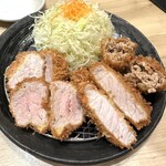 とんかつ 神楽坂 さくら - ヒレ＆ロースかつランチ@1480＋粗挽きメンチカツ@200TP