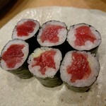 すし酒家 一歩 - 毎度頼んでいる鉄火巻、ご飯との比率に目を奪われます(⁠人⁠ ⁠•͈⁠ᴗ⁠•͈⁠)
      本日のもとっても美味しかったです。